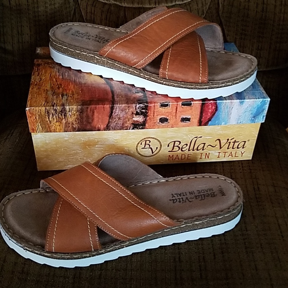 Bella Vita Leather Coss Strap Slide Sandals - Fasa